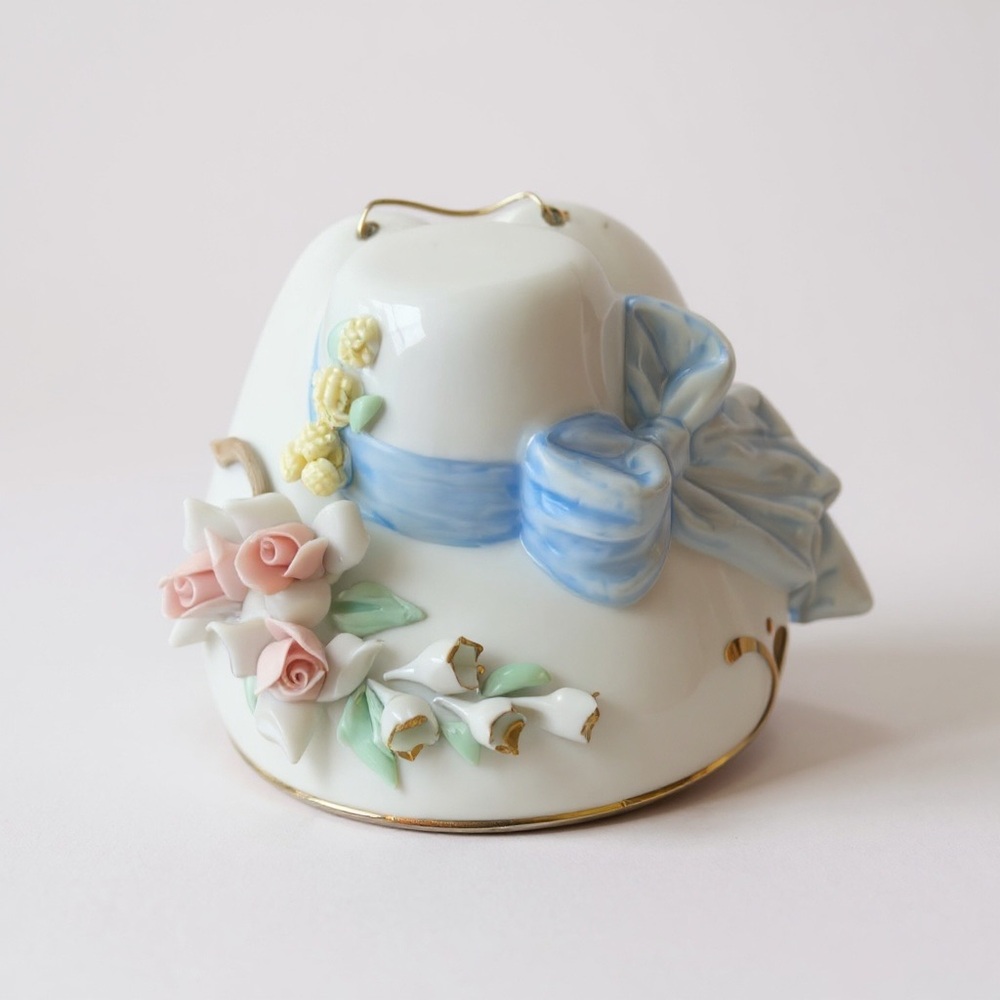 Capodimonte Vintage Porcelain Flower Bonnet Hat
Ornament 3.5"